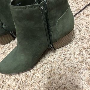 Green suede Apt 9 boots